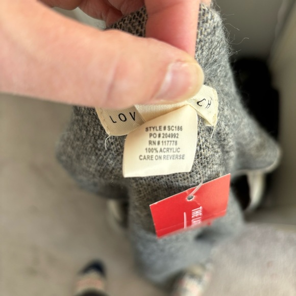 Love stitch | Sleeveless Sweater Poncho - One Size - Picture 6 of 7